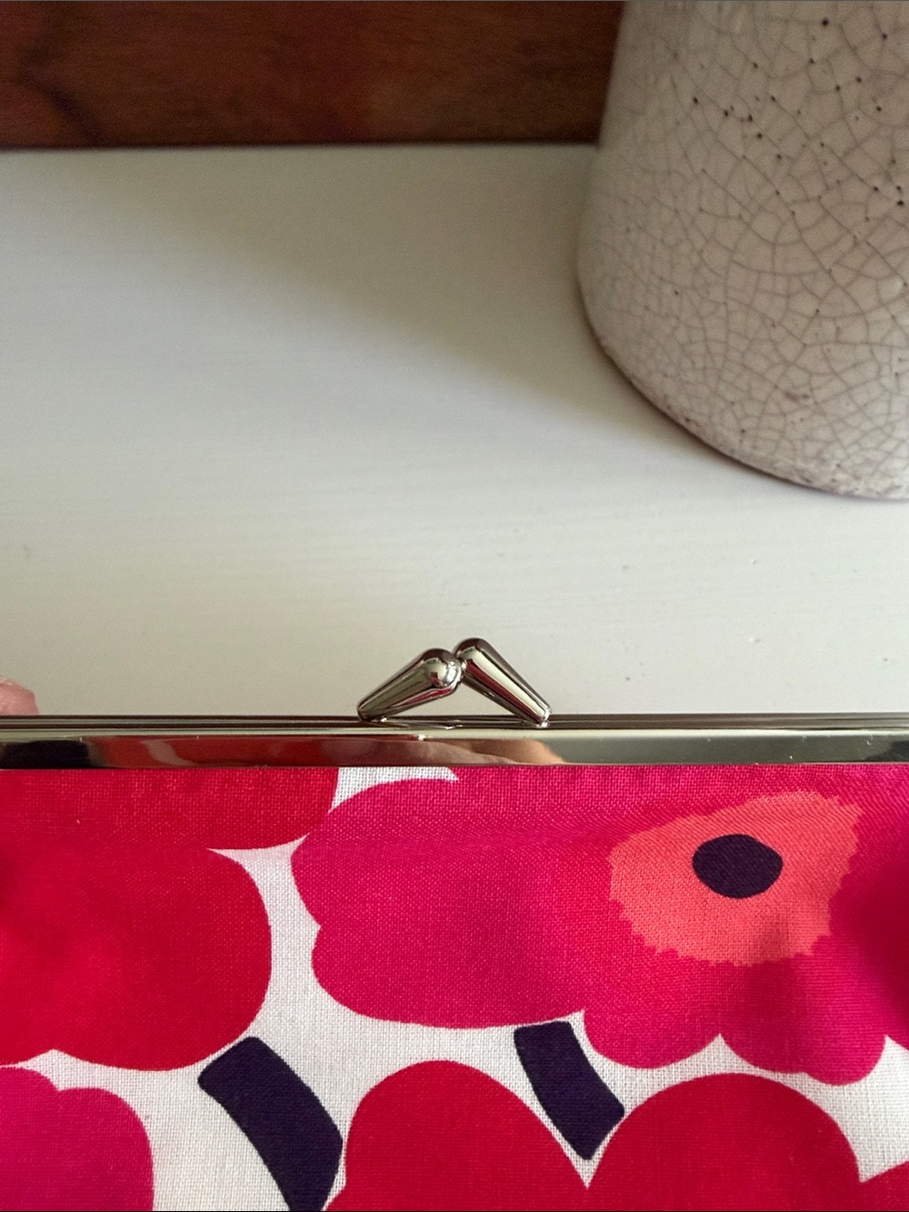Marimekko Red Mini Unikko Pouch ‘Puolikas Kukkaro’ with Kiss Lock Closure NWT - Picture 2 of 9